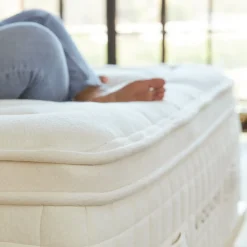 Avocado Luxury Organic Medium Eastern King Mattress