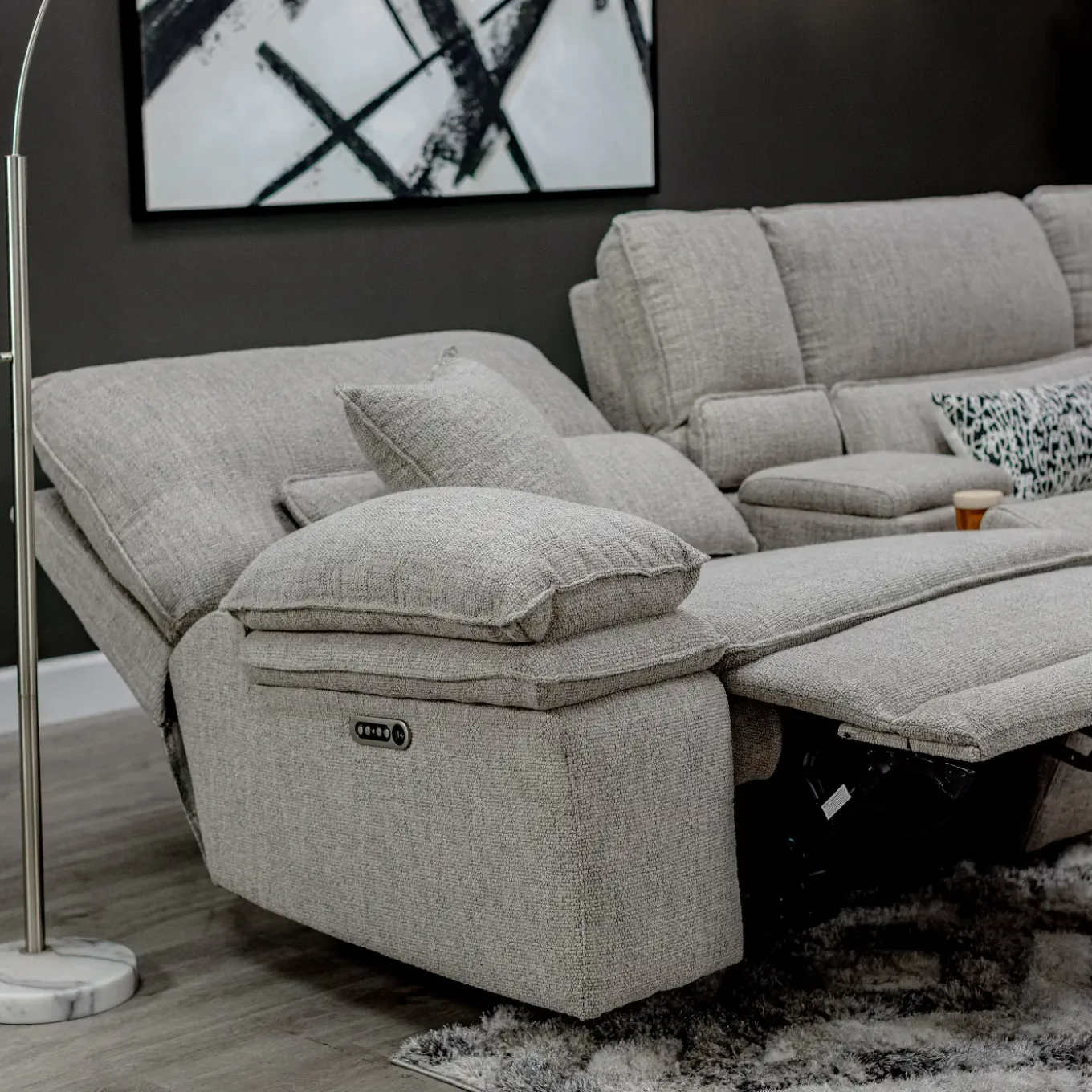 Goliath 6pc Sectional with Console