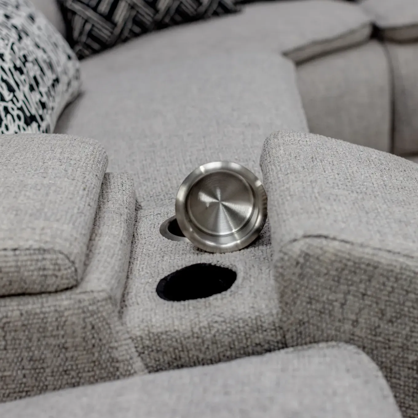 Goliath 6pc Sectional with Console