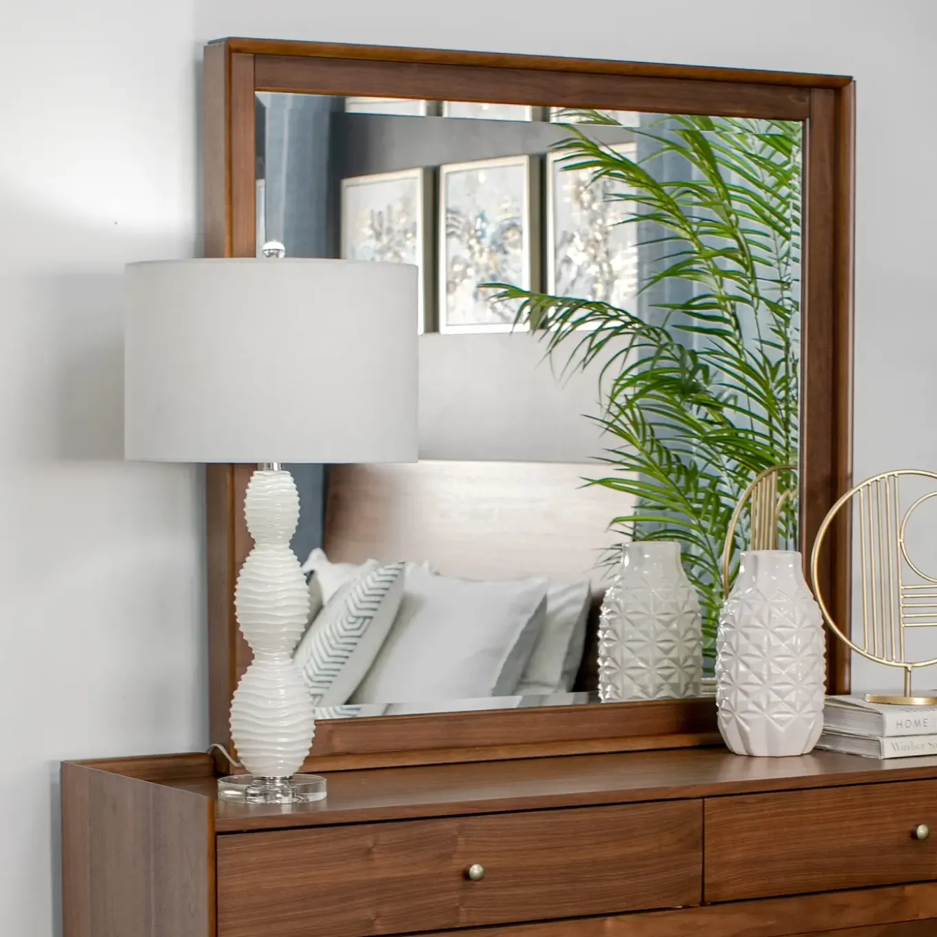 Minetta Mirror