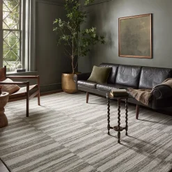 7'9x9'9 Leo Area Rug